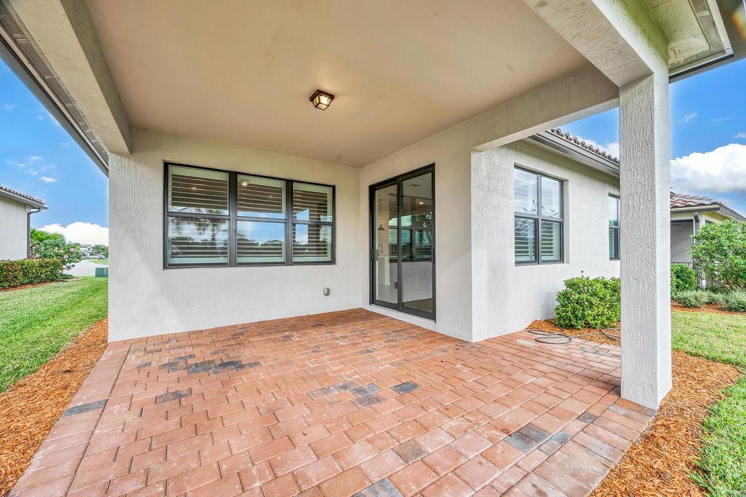 For Rent: $2,950 (3 beds, 2 baths, 1671 Square Feet)