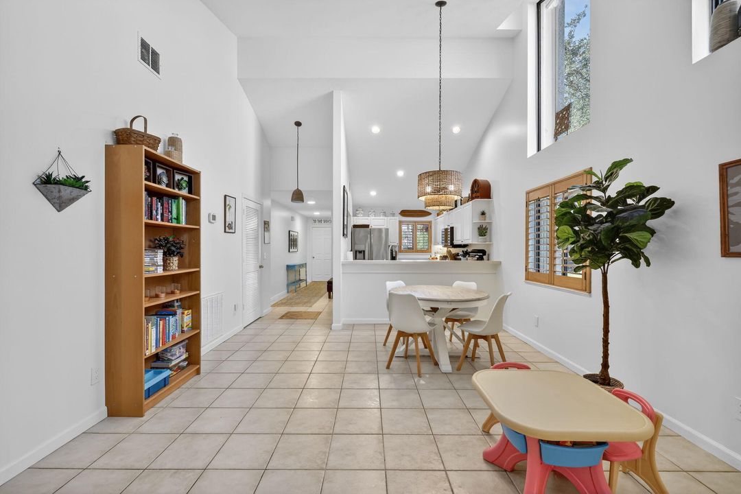 For Sale: $299,000 (2 beds, 2 baths, 1354 Square Feet)