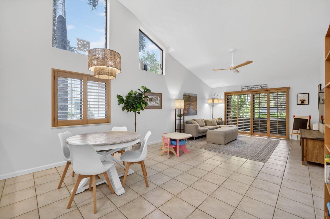 For Sale: $299,000 (2 beds, 2 baths, 1354 Square Feet)