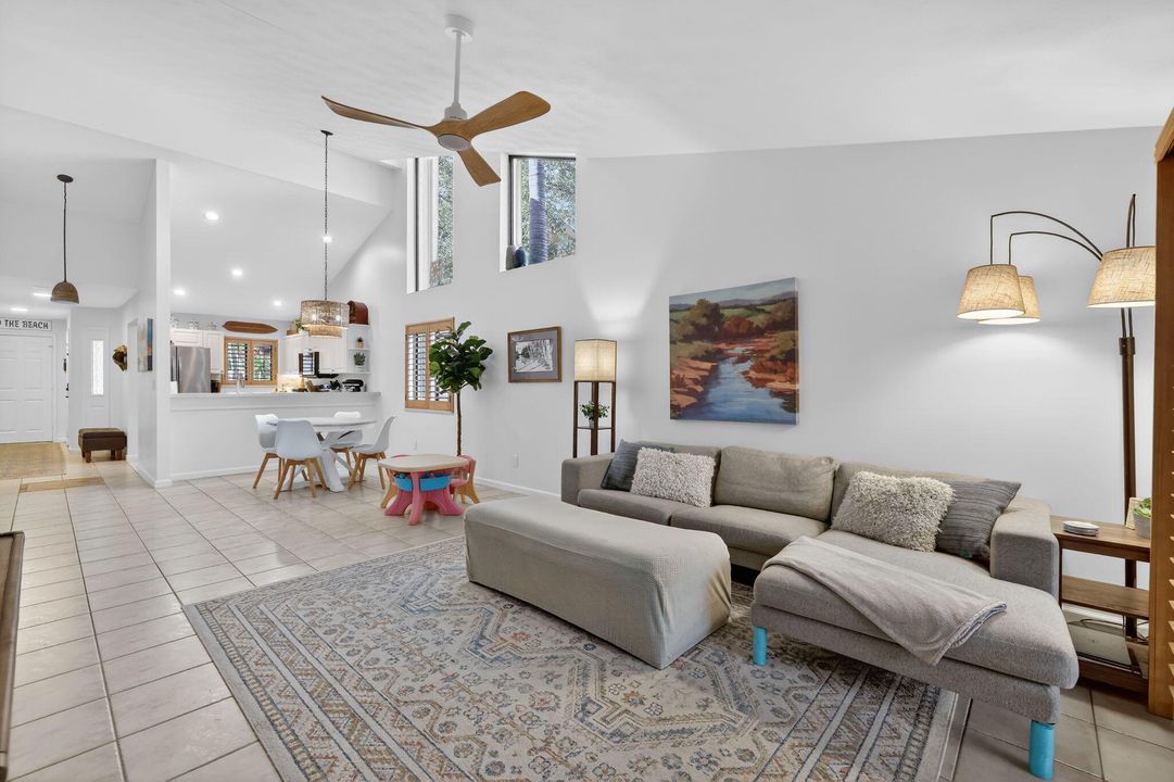 For Sale: $299,000 (2 beds, 2 baths, 1354 Square Feet)