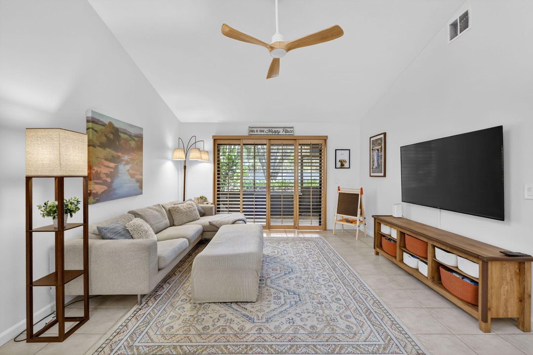 For Sale: $299,000 (2 beds, 2 baths, 1354 Square Feet)