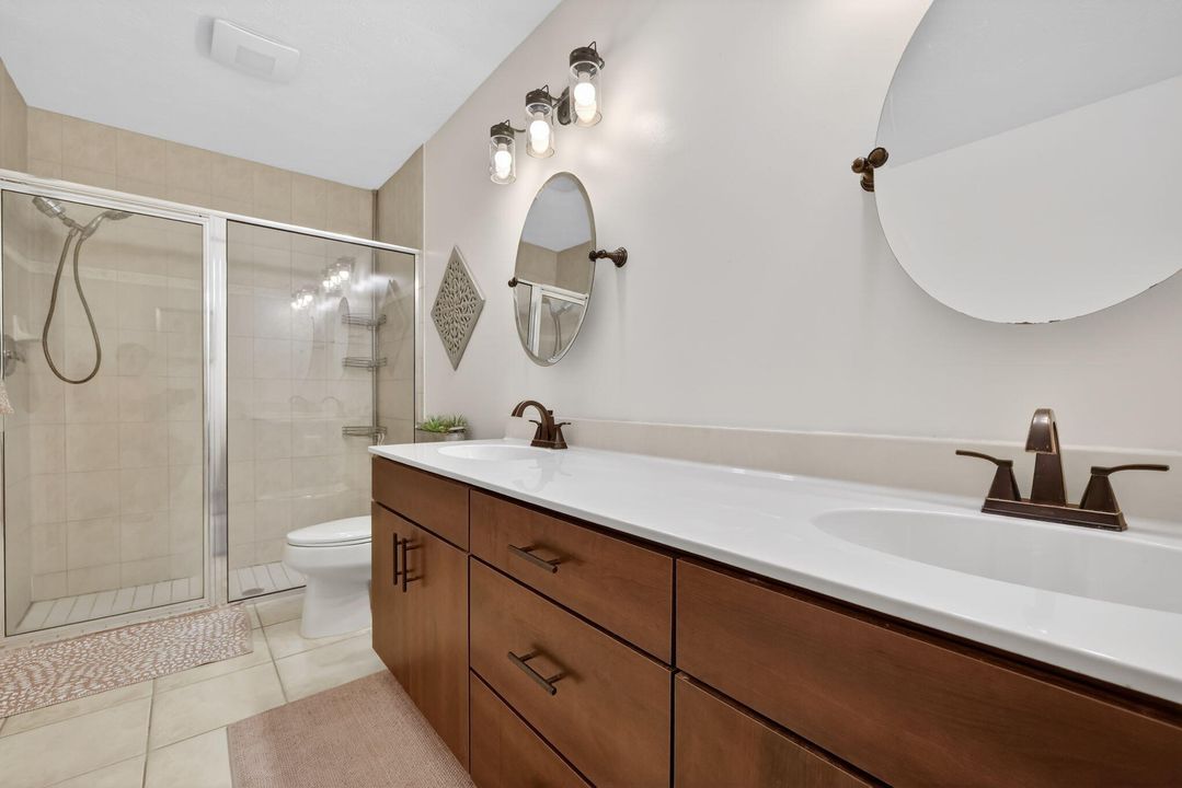 For Sale: $299,000 (2 beds, 2 baths, 1354 Square Feet)