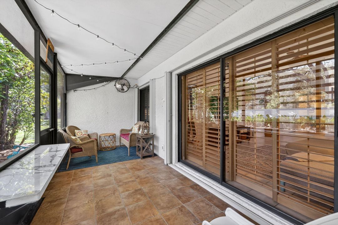 For Sale: $299,000 (2 beds, 2 baths, 1354 Square Feet)