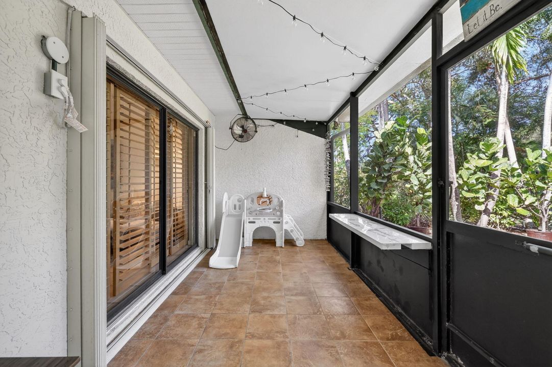 For Sale: $299,000 (2 beds, 2 baths, 1354 Square Feet)