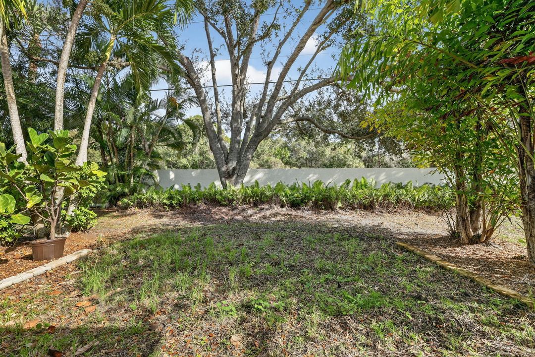 For Sale: $299,000 (2 beds, 2 baths, 1354 Square Feet)