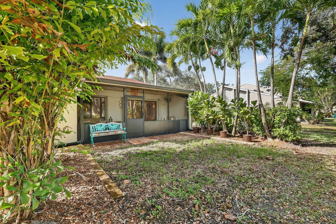 For Sale: $299,000 (2 beds, 2 baths, 1354 Square Feet)