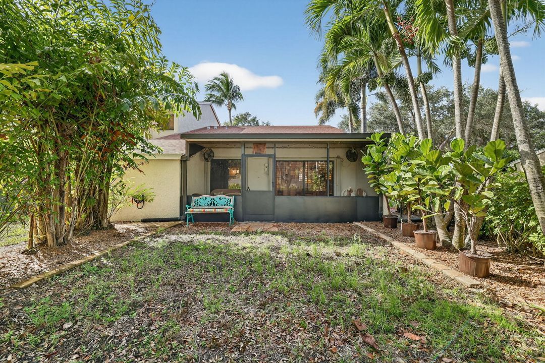 For Sale: $299,000 (2 beds, 2 baths, 1354 Square Feet)