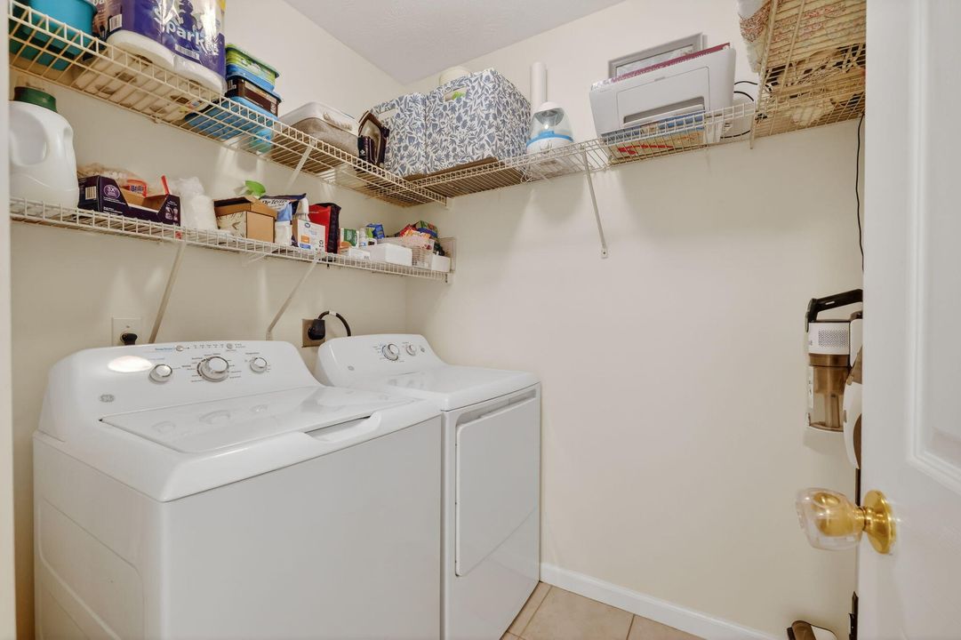 For Sale: $299,000 (2 beds, 2 baths, 1354 Square Feet)