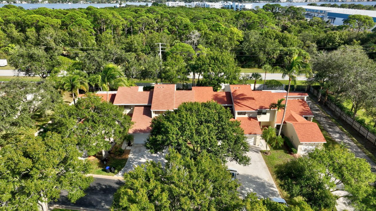 For Sale: $299,000 (2 beds, 2 baths, 1354 Square Feet)