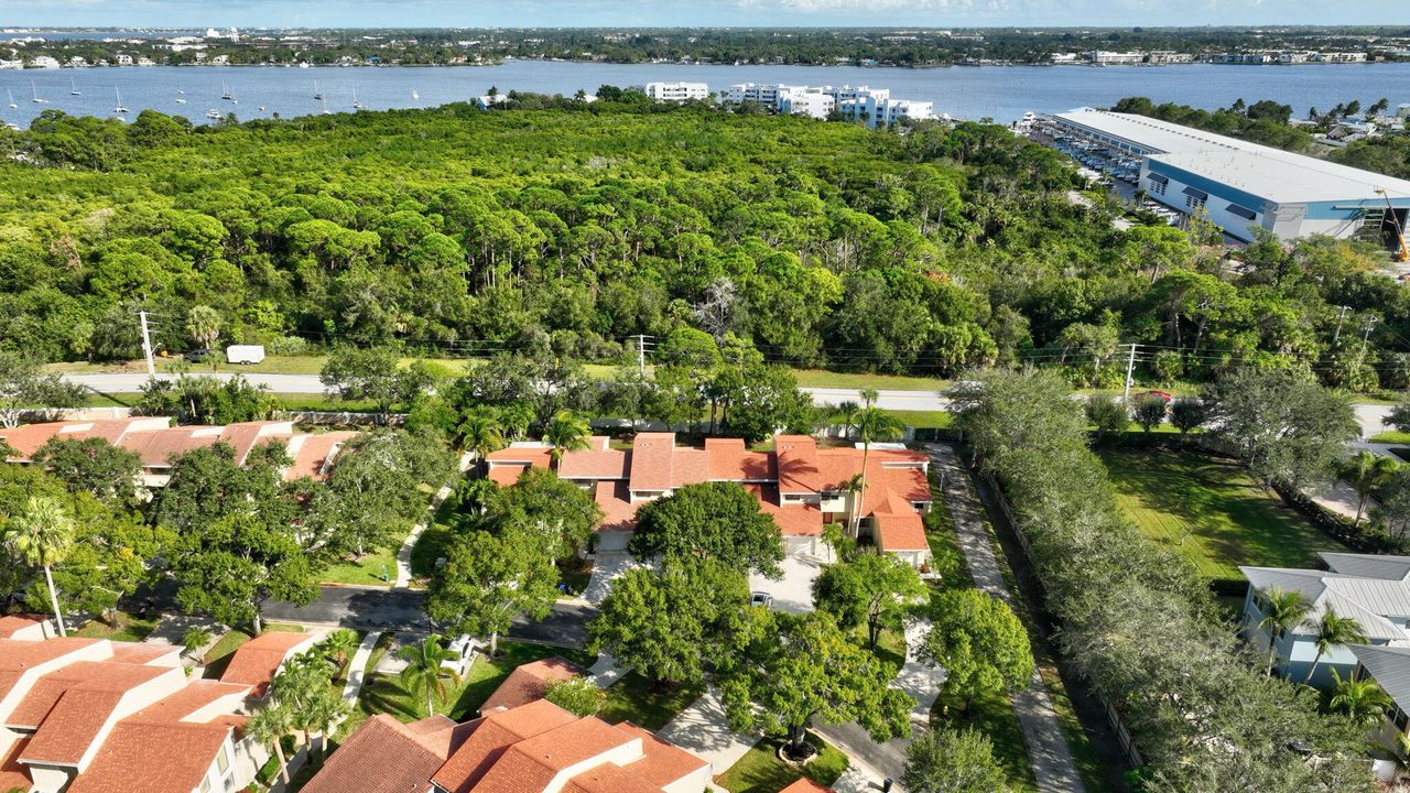 For Sale: $299,000 (2 beds, 2 baths, 1354 Square Feet)