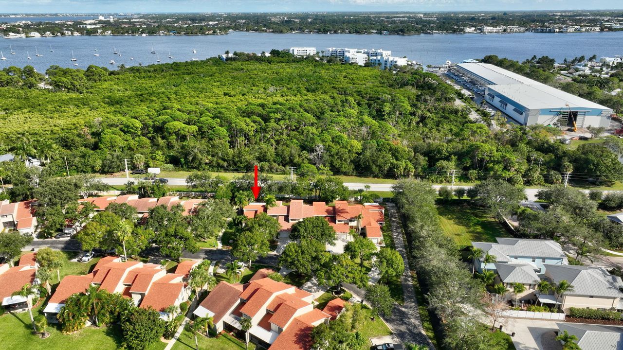 For Sale: $299,000 (2 beds, 2 baths, 1354 Square Feet)