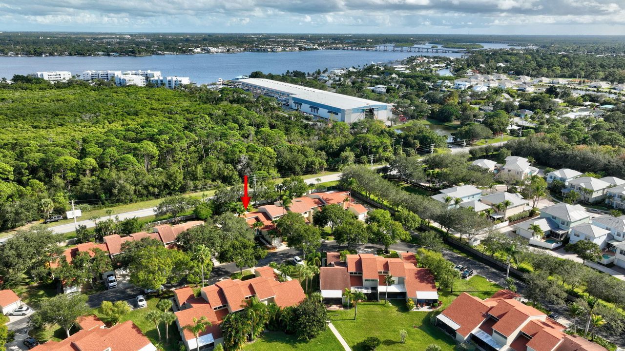 For Sale: $299,000 (2 beds, 2 baths, 1354 Square Feet)