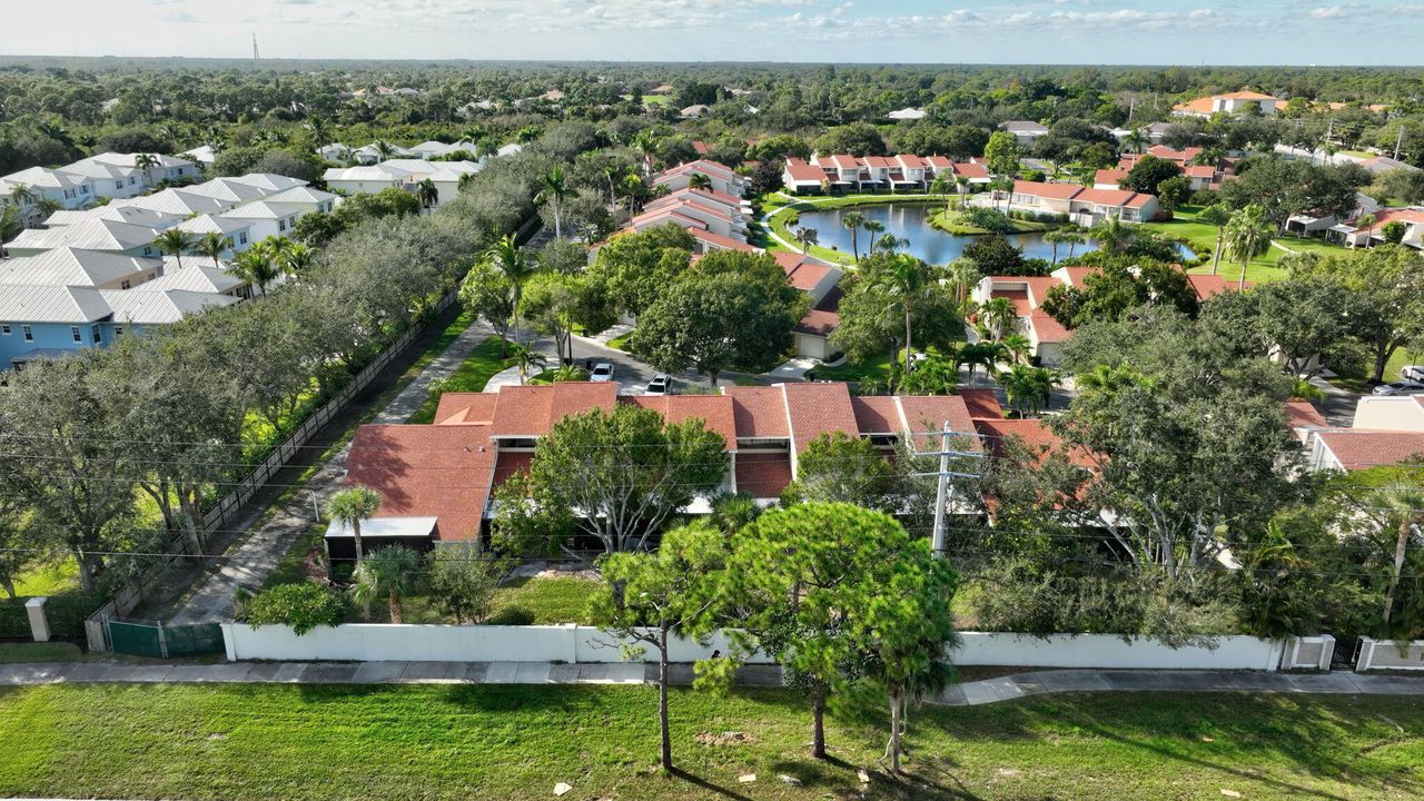 For Sale: $299,000 (2 beds, 2 baths, 1354 Square Feet)