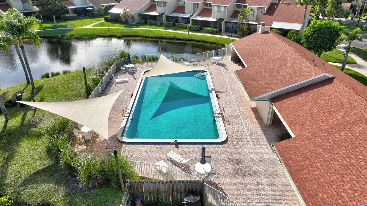 For Sale: $299,000 (2 beds, 2 baths, 1354 Square Feet)