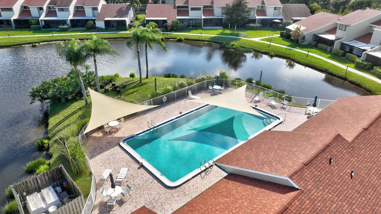 For Sale: $299,000 (2 beds, 2 baths, 1354 Square Feet)