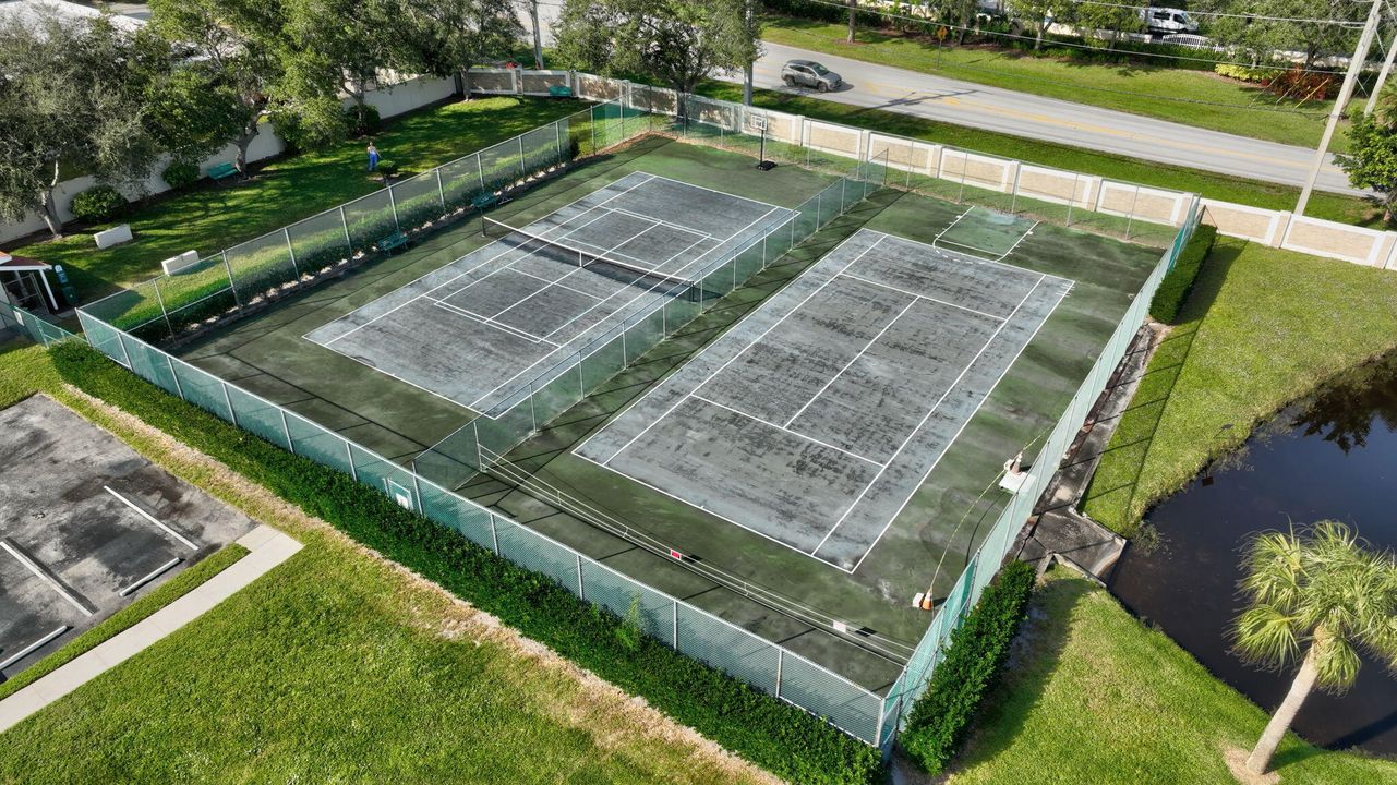 For Sale: $299,000 (2 beds, 2 baths, 1354 Square Feet)