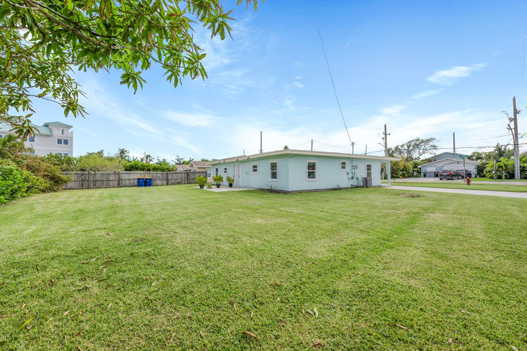 For Rent: $2,200 (2 beds, 2 baths, 1859 Square Feet)