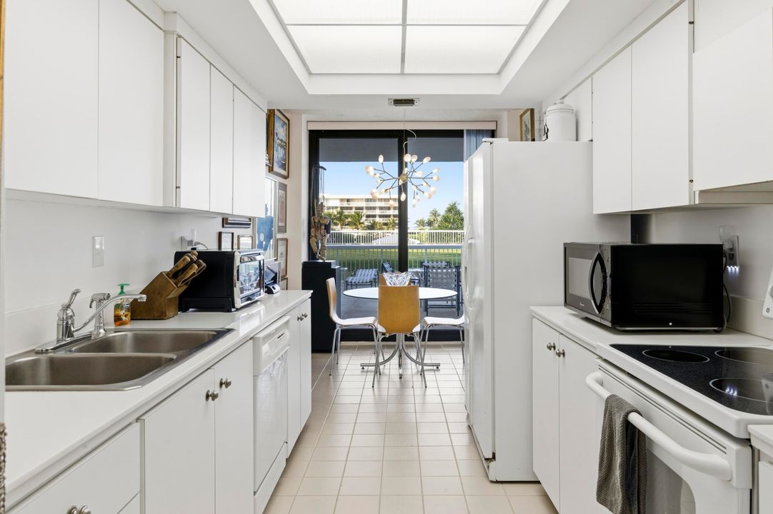 待售: $1,490,000 (3 贝兹, 3 浴室, 2242 平方英尺)