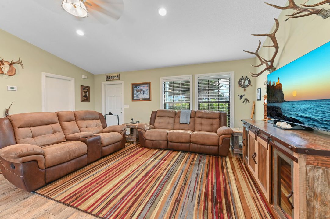 待售: $375,000 (3 贝兹, 2 浴室, 1106 平方英尺)