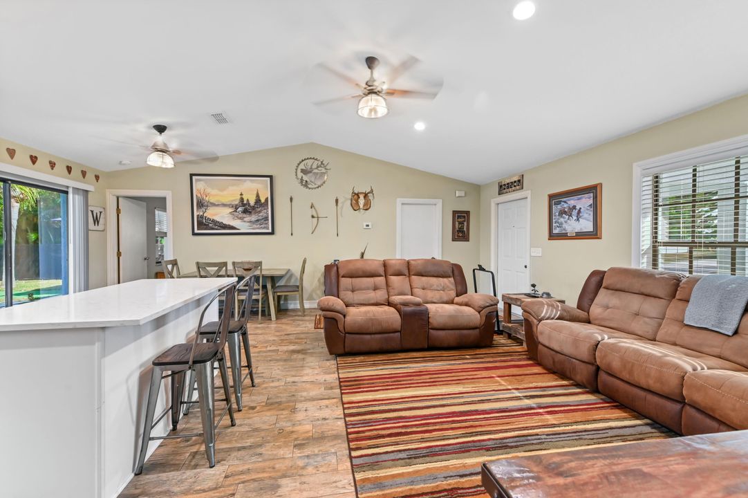 待售: $375,000 (3 贝兹, 2 浴室, 1106 平方英尺)