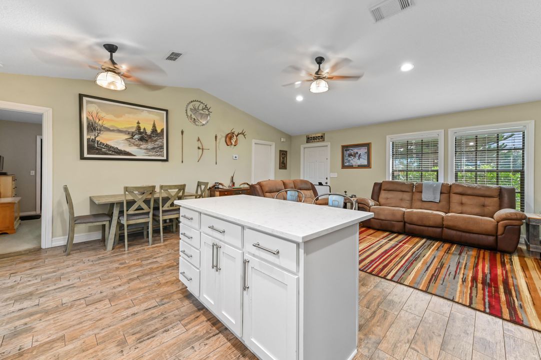 待售: $375,000 (3 贝兹, 2 浴室, 1106 平方英尺)