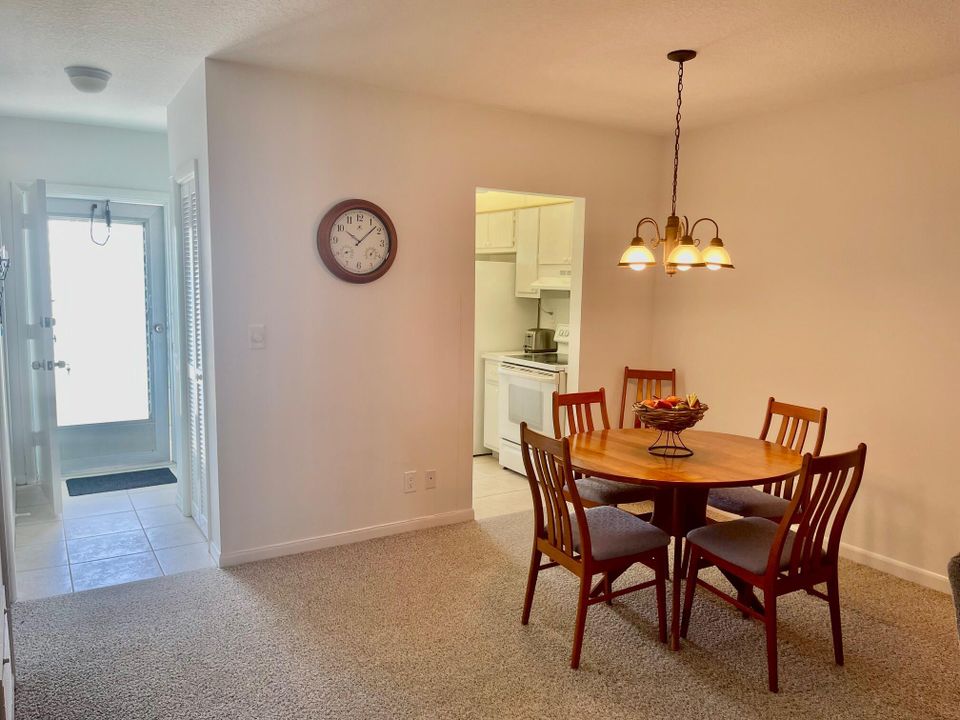 For Rent: $1,600 (2 beds, 1 baths, 729 Square Feet)