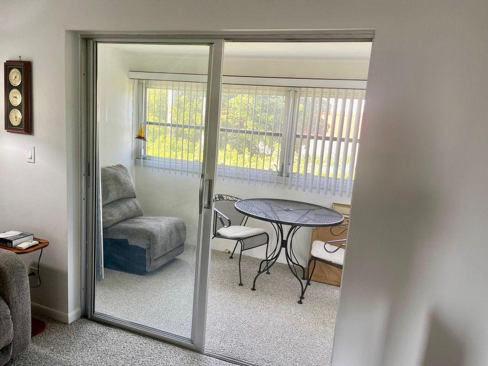 For Rent: $1,600 (2 beds, 1 baths, 729 Square Feet)