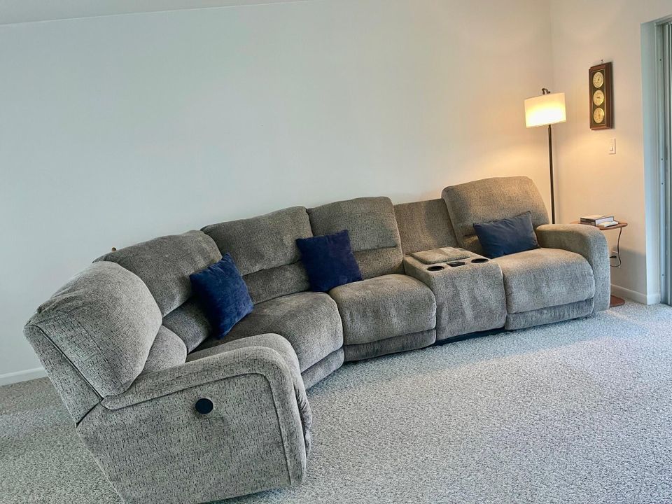 For Rent: $1,600 (2 beds, 1 baths, 729 Square Feet)