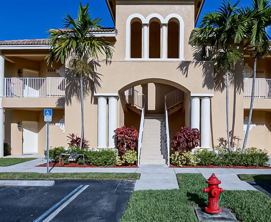 For Rent: $3,000 (2 beds, 1 baths, 900 Square Feet)