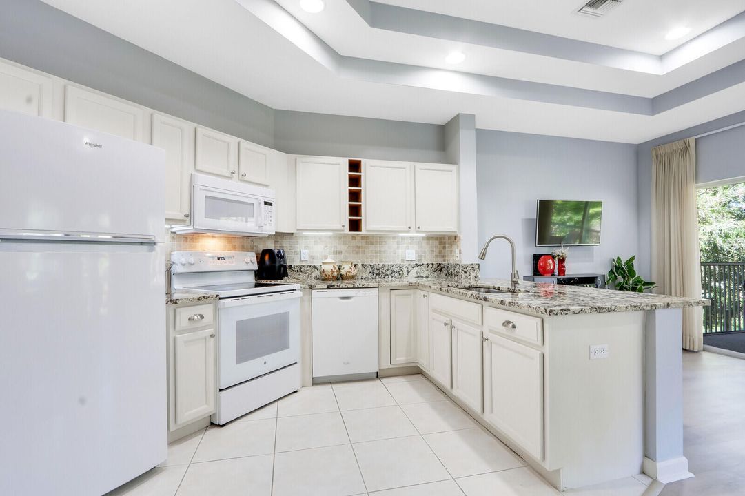 For Rent: $3,000 (2 beds, 1 baths, 900 Square Feet)