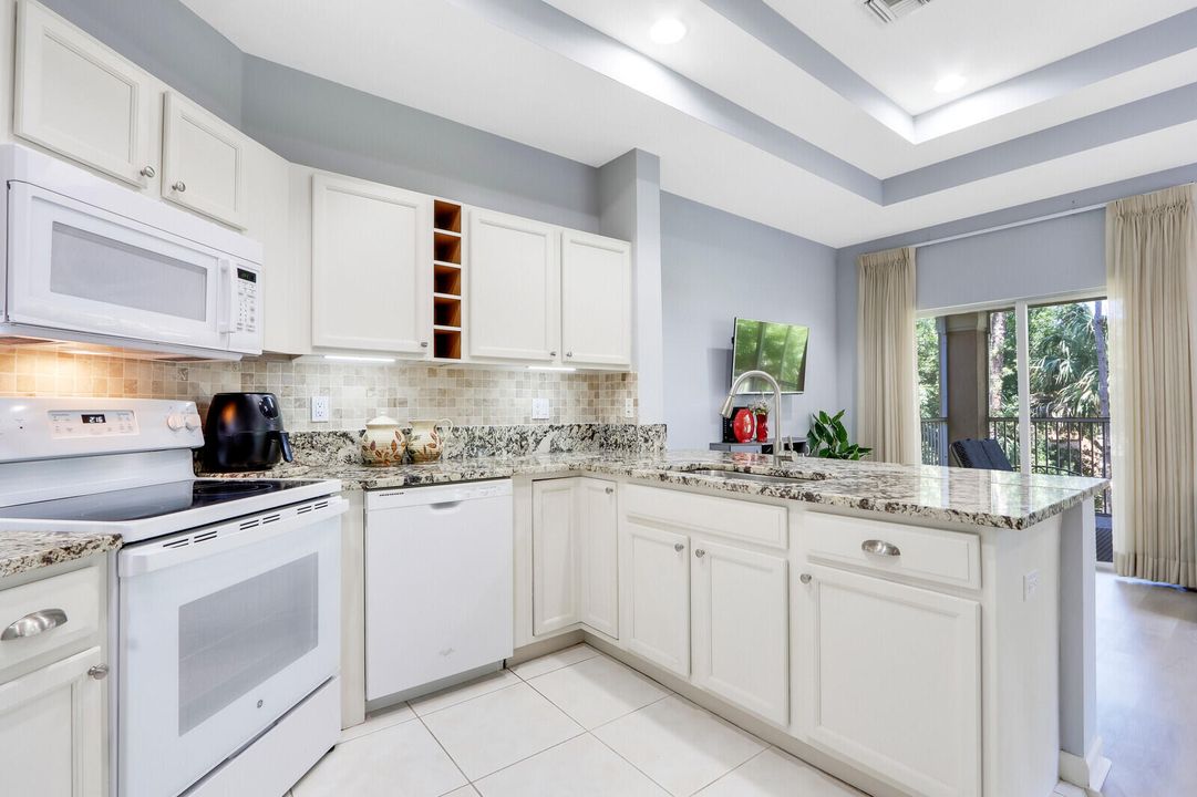 For Rent: $3,000 (2 beds, 1 baths, 900 Square Feet)