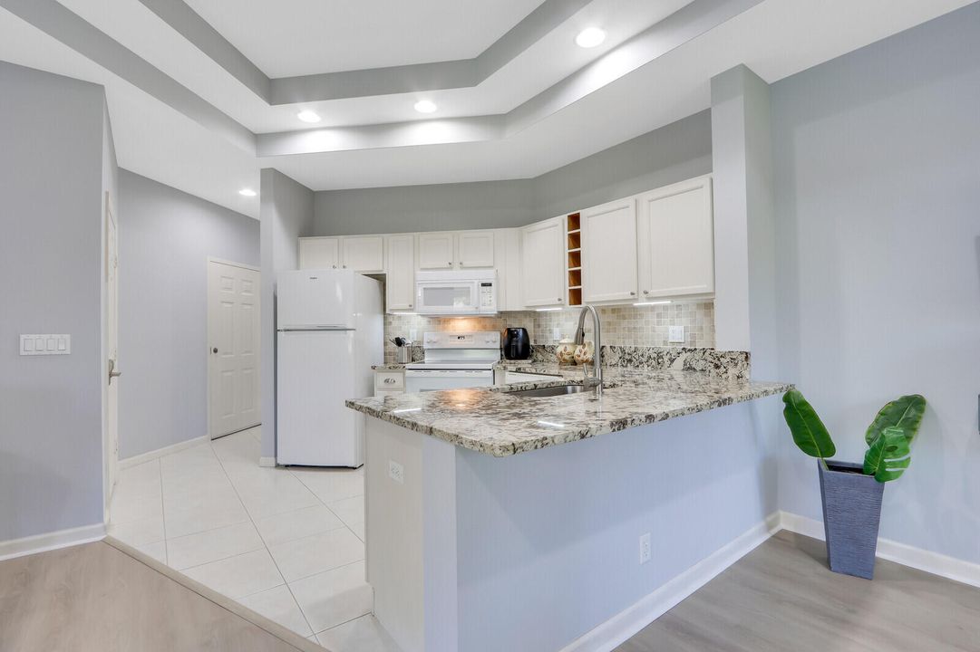 For Rent: $3,000 (2 beds, 1 baths, 900 Square Feet)