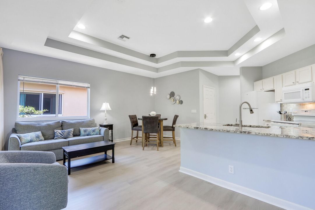 For Rent: $3,000 (2 beds, 1 baths, 900 Square Feet)