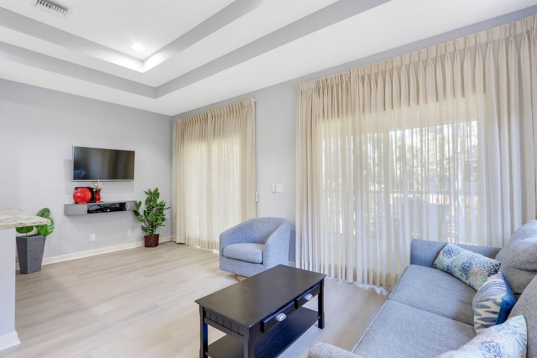 For Rent: $3,000 (2 beds, 1 baths, 900 Square Feet)