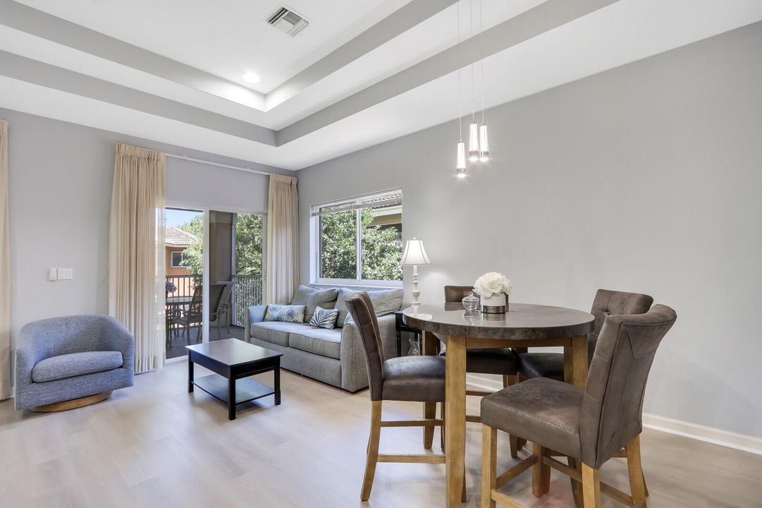 For Rent: $3,000 (2 beds, 1 baths, 900 Square Feet)