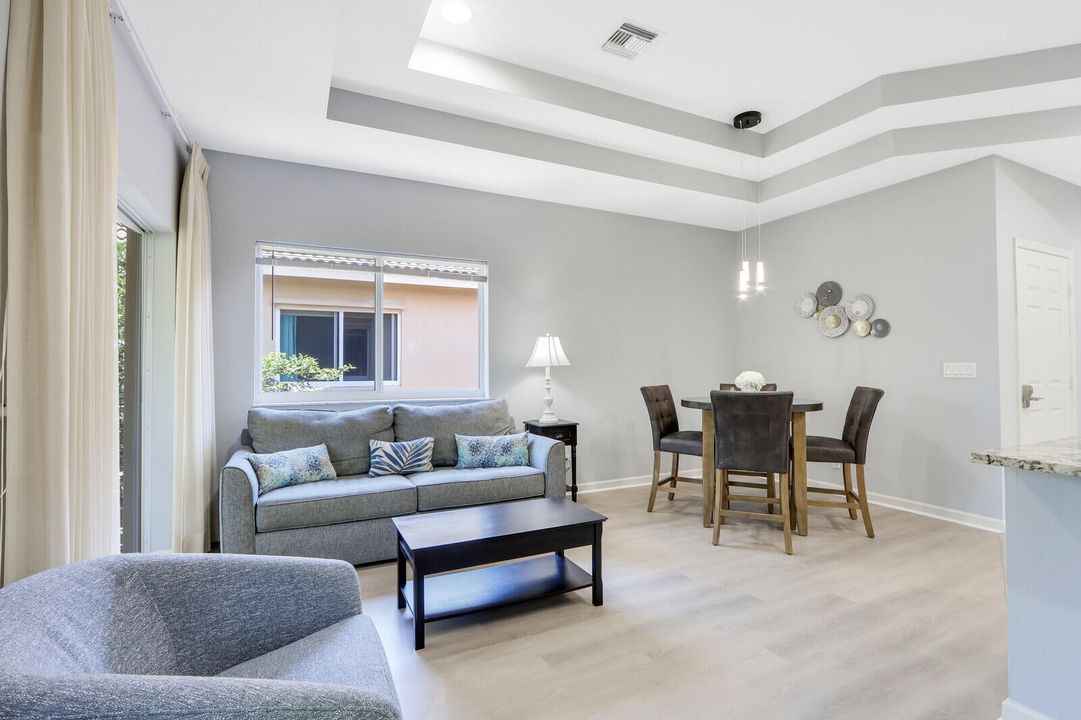 For Rent: $3,000 (2 beds, 1 baths, 900 Square Feet)