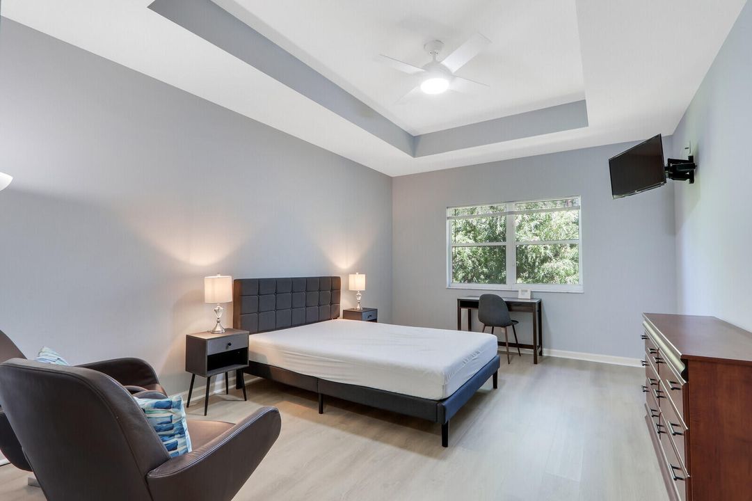 For Rent: $3,000 (2 beds, 1 baths, 900 Square Feet)