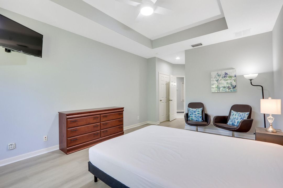 For Rent: $3,000 (2 beds, 1 baths, 900 Square Feet)