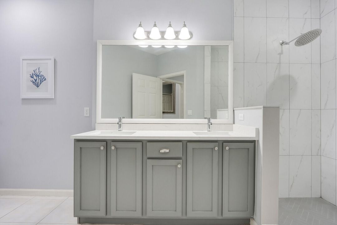 For Rent: $3,000 (2 beds, 1 baths, 900 Square Feet)