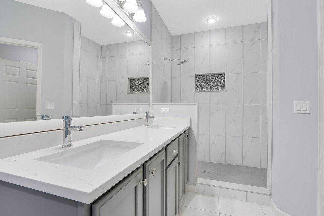 For Rent: $3,000 (2 beds, 1 baths, 900 Square Feet)