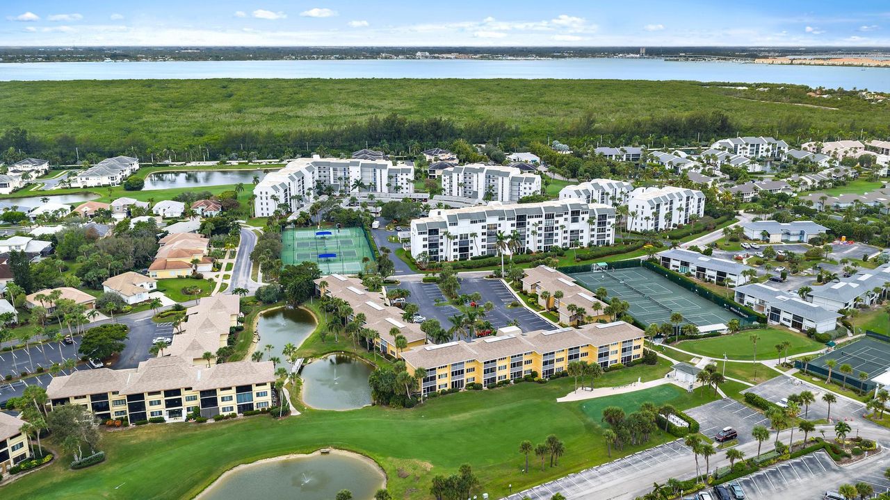 На продажу: $260,000 (1 спален, 1 ванн, 689 Квадратных фут)