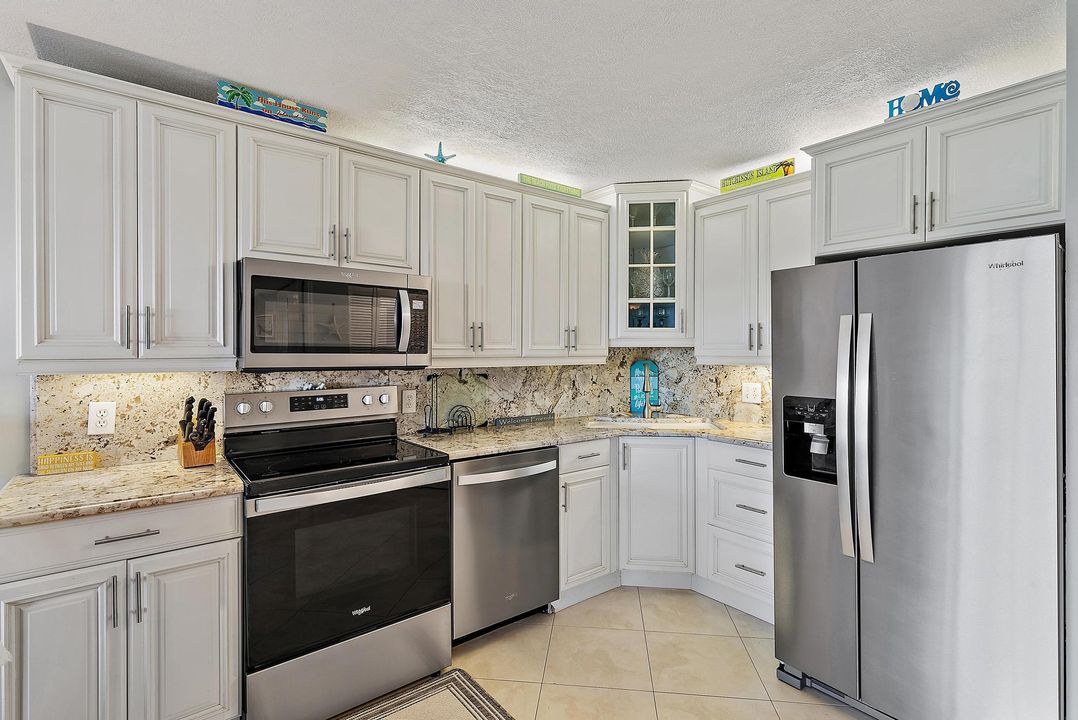 На продажу: $260,000 (1 спален, 1 ванн, 689 Квадратных фут)