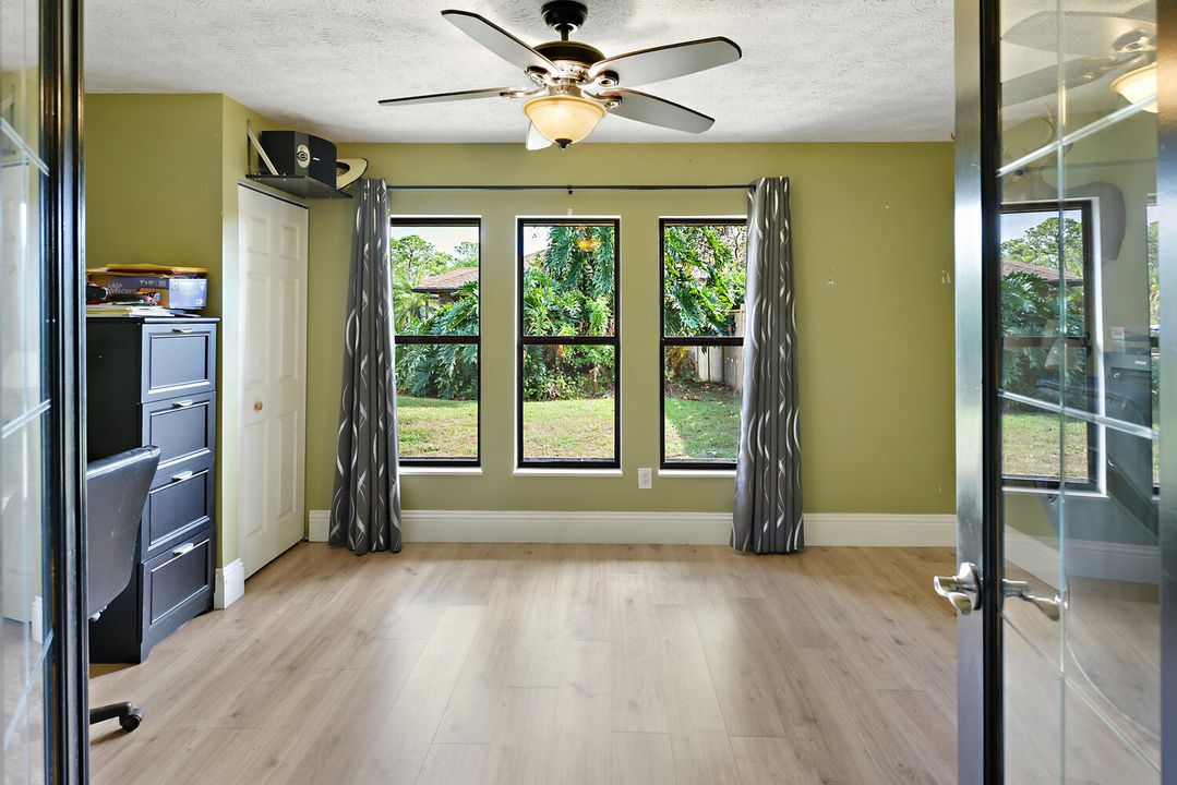 На продажу: $519,900 (4 спален, 3 ванн, 2200 Квадратных фут)