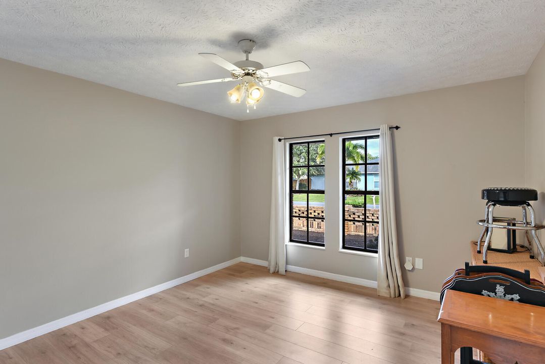 На продажу: $519,900 (4 спален, 3 ванн, 2200 Квадратных фут)