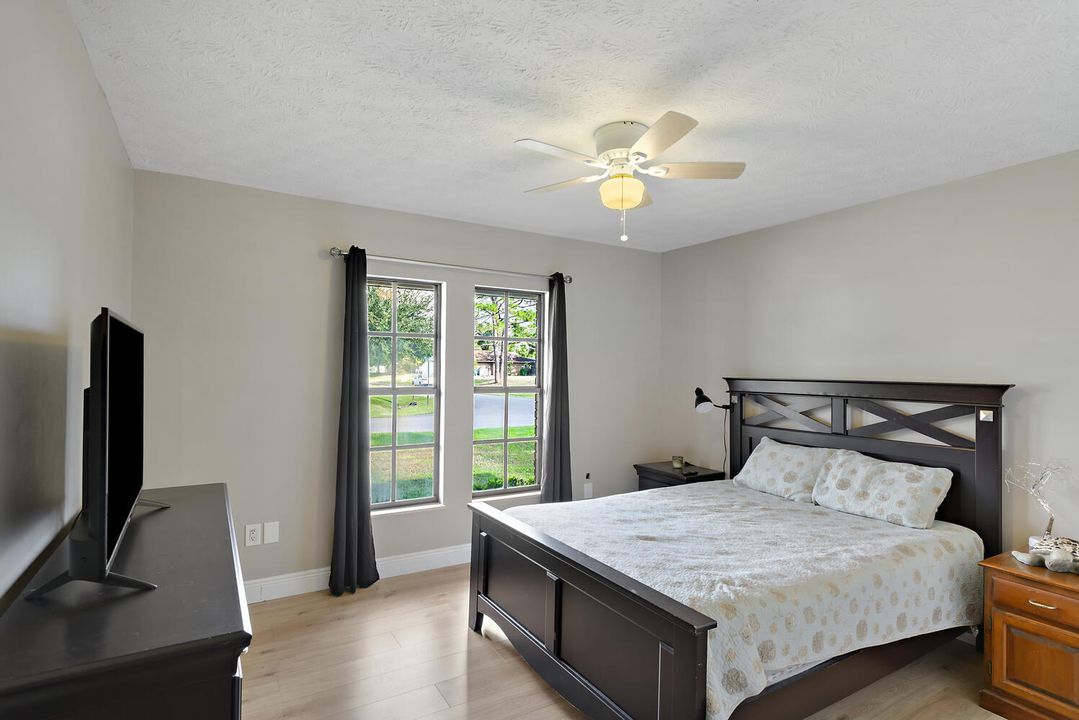 На продажу: $519,900 (4 спален, 3 ванн, 2200 Квадратных фут)