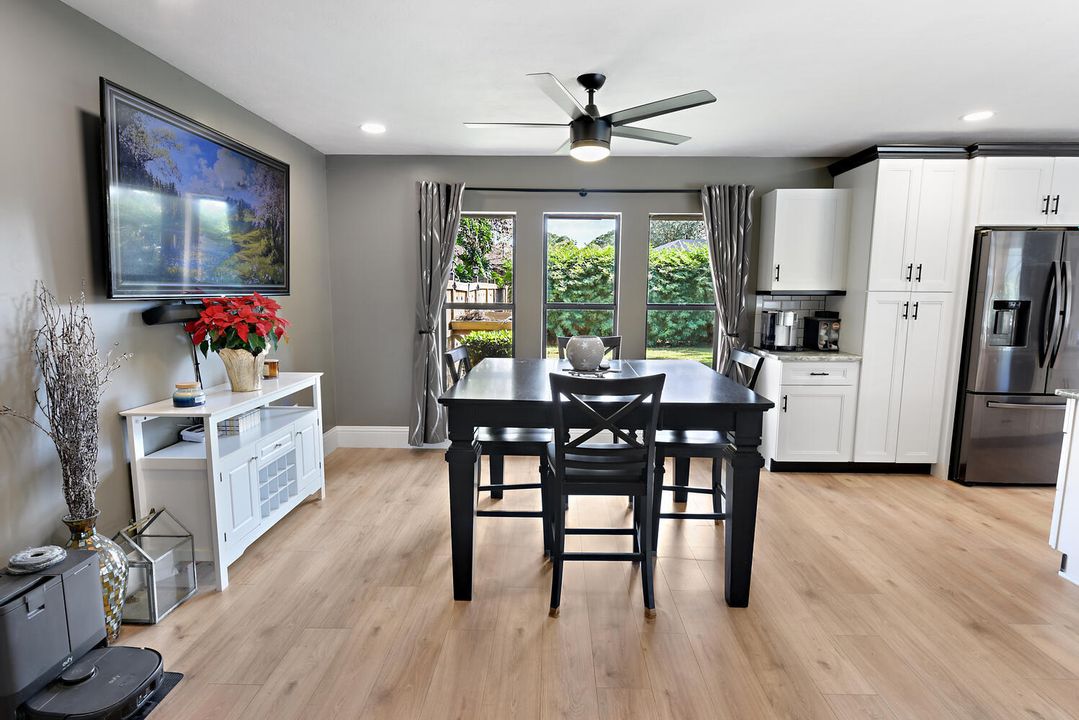 На продажу: $519,900 (4 спален, 3 ванн, 2200 Квадратных фут)