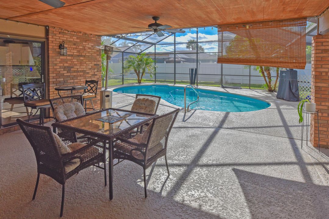 На продажу: $519,900 (4 спален, 3 ванн, 2200 Квадратных фут)