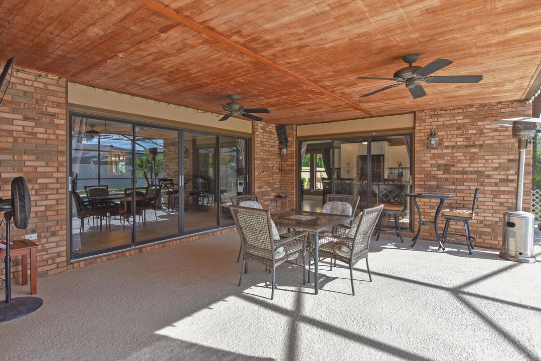 На продажу: $519,900 (4 спален, 3 ванн, 2200 Квадратных фут)