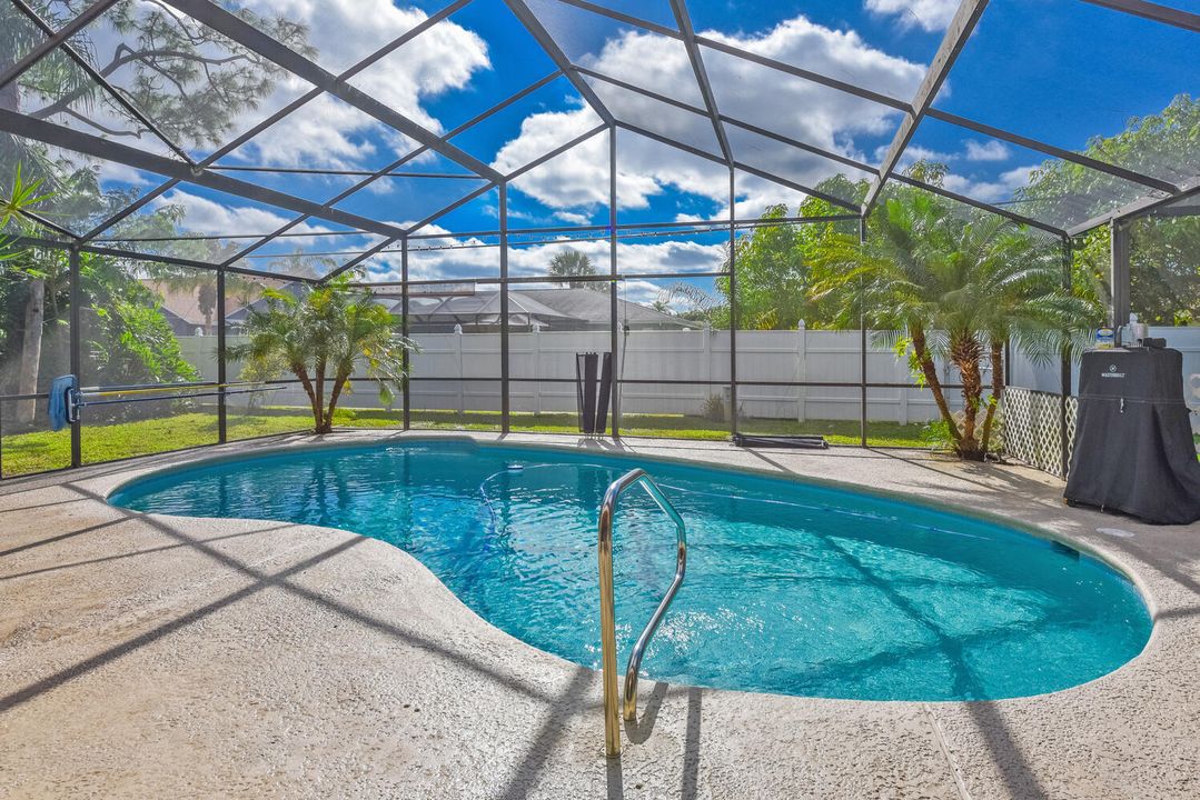 На продажу: $519,900 (4 спален, 3 ванн, 2200 Квадратных фут)