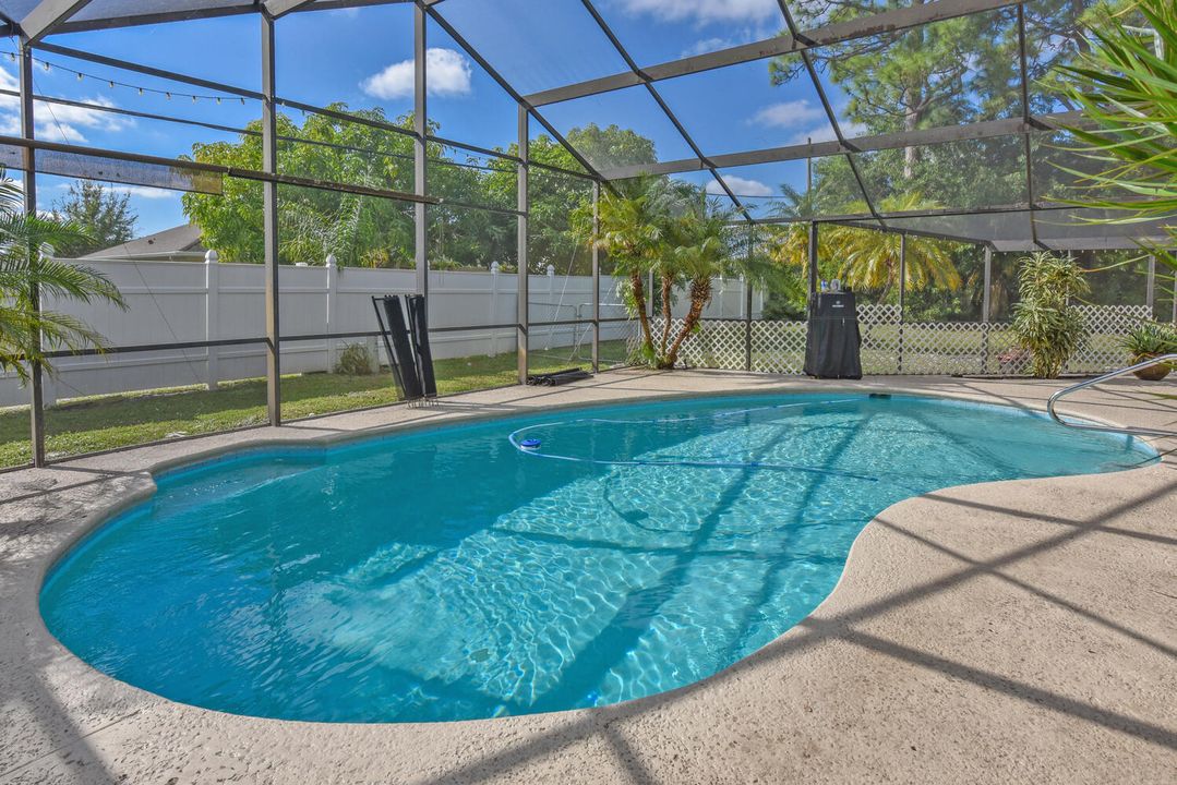 На продажу: $519,900 (4 спален, 3 ванн, 2200 Квадратных фут)